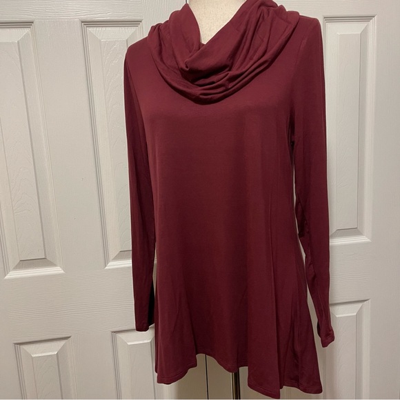intro. ❤️love the fit NWT Cowl Neck Top Size M - Picture 6 of 13